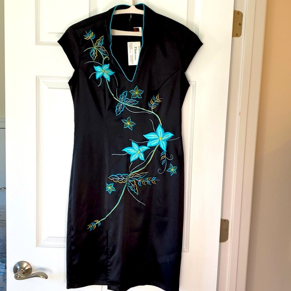 Thao Fashion Black and Blue Floral Dress. Small. - Picture 1 of 4